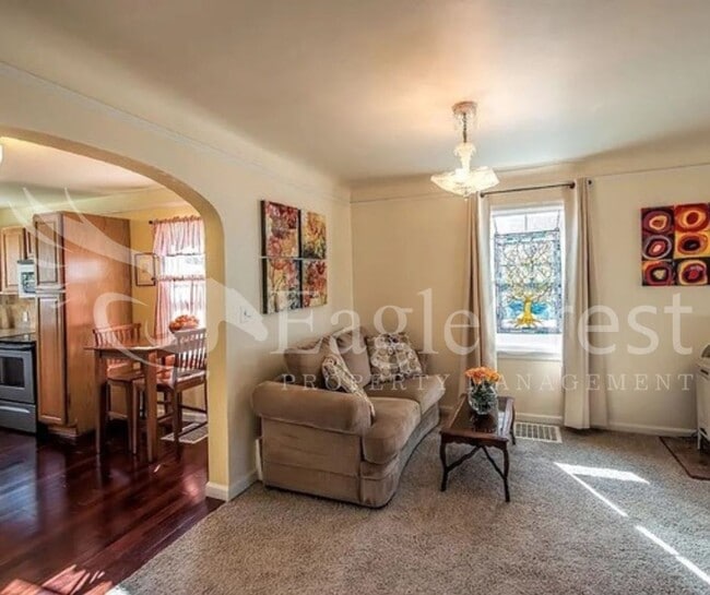 Building Photo - Charming Two Bedroom House with Bonus Room & Large Fenced Yard