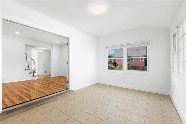 Building Photo - 239 Nottoway St SE