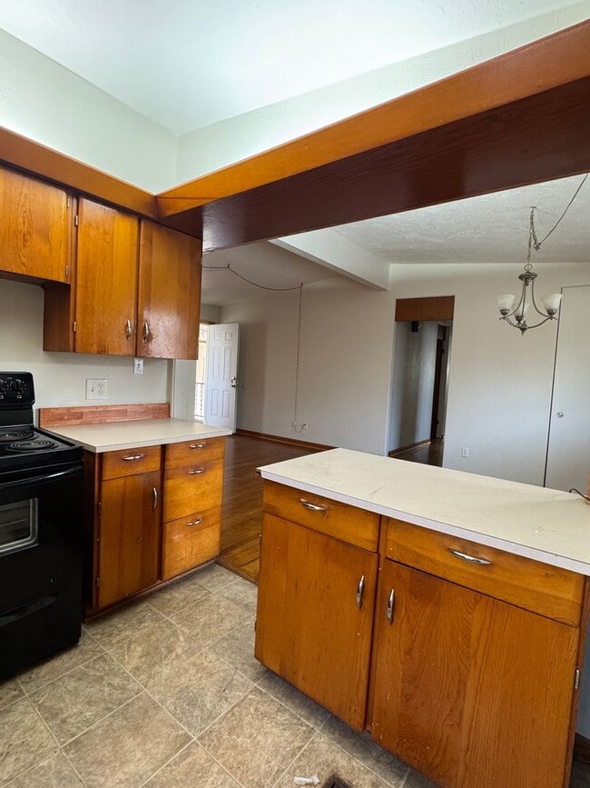 Building Photo - 3907 NW Denver- AVAILABLE NOW!!