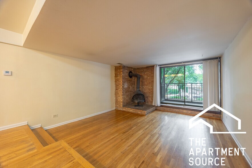 Building Photo - 1214 N La Salle Dr