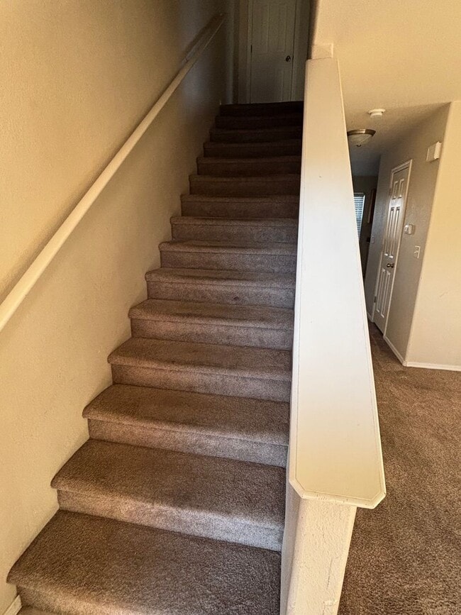 Building Photo - 4 Bedroom, 2.5 Bath Townhome in Greeley