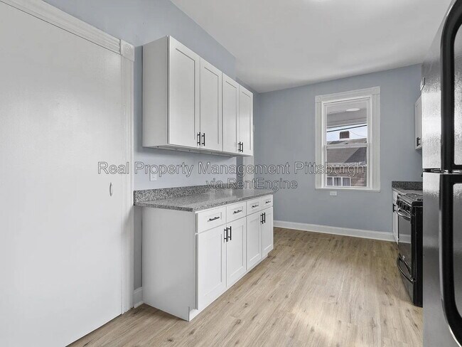 Building Photo - 2721 Cobden St