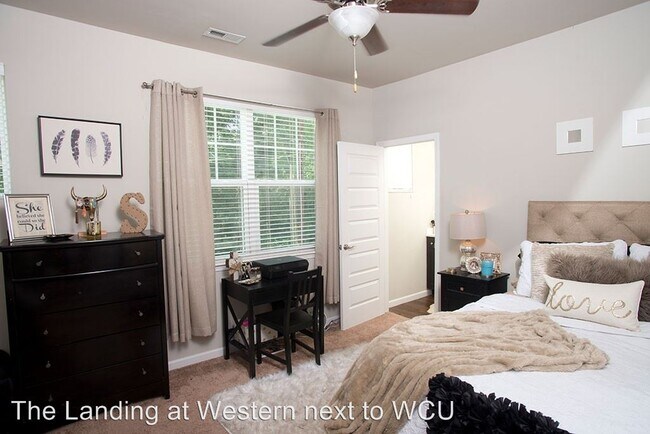 Building Photo - 5 br, 5.5 bath Room For Rent - 1 Landing Lane