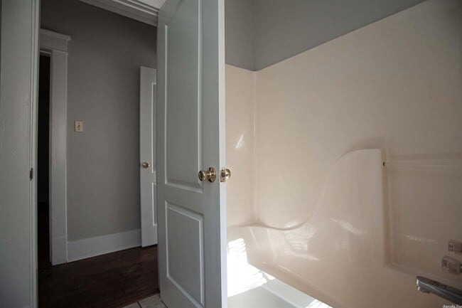 Building Photo - 2114 Maple St