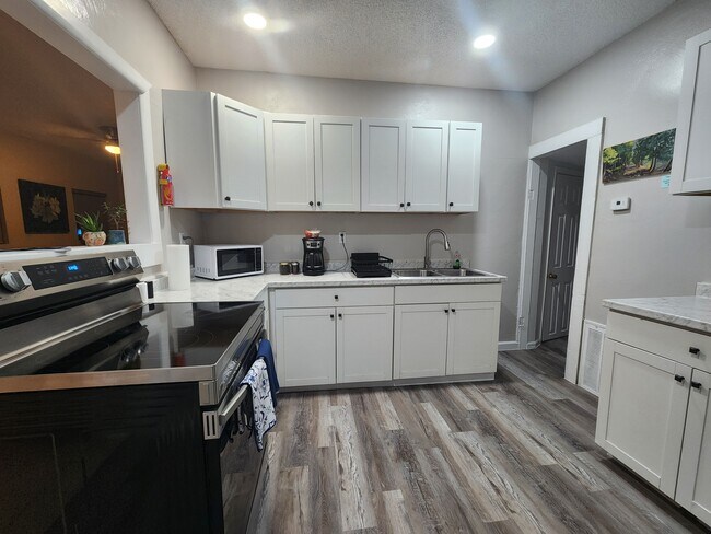 Building Photo - 2138 Tilden St