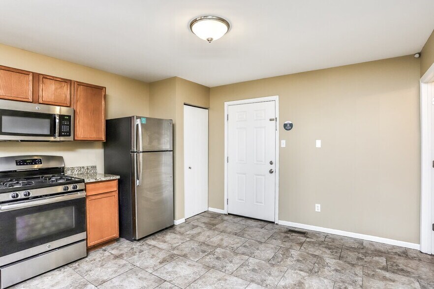 Building Photo - 755 Rockshire Dr