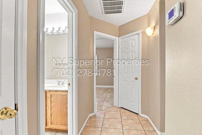 Building Photo - SE!! Stallion Mountain!! Gated!!! Single Story Home!! No Carpets!!! Covered patio!! Water Conditi...