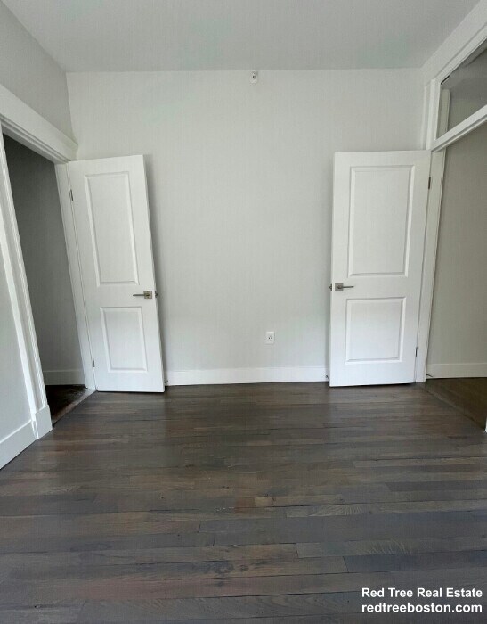 Building Photo - 81 Park Dr