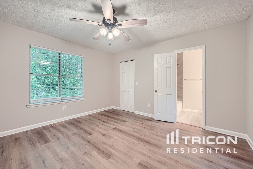 Building Photo - 409 Water Oak Way SW
