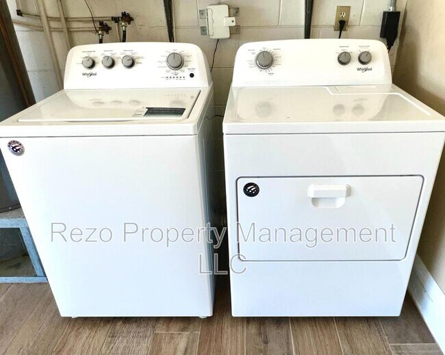 Building Photo - 5005 Lindsay Ct