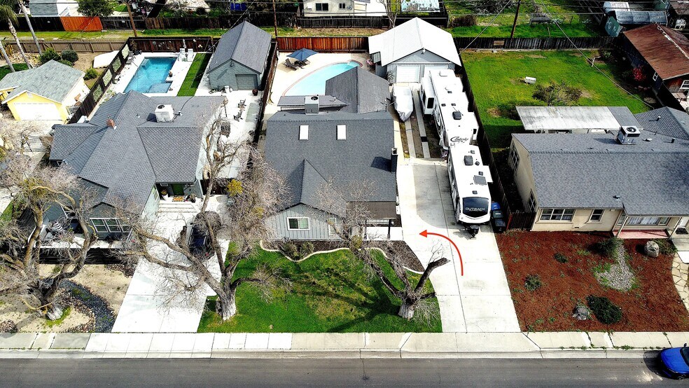 Building Photo - 204 N Santa Ana Ave