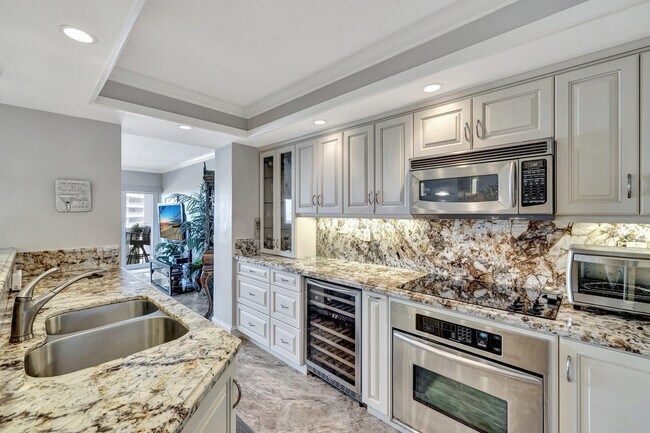 Building Photo - 2100 S Ocean Dr