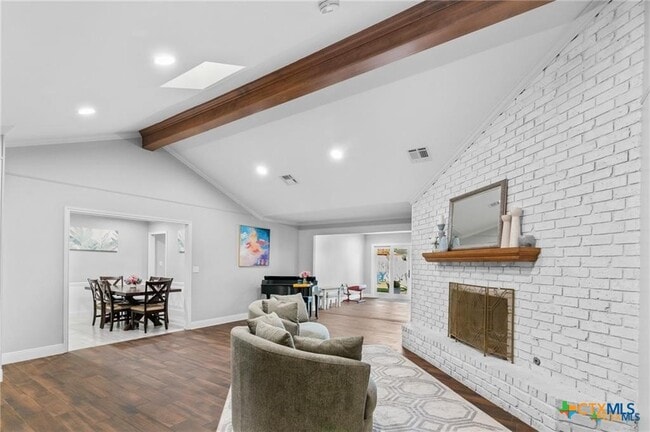 Building Photo - 6037 Country Club Dr