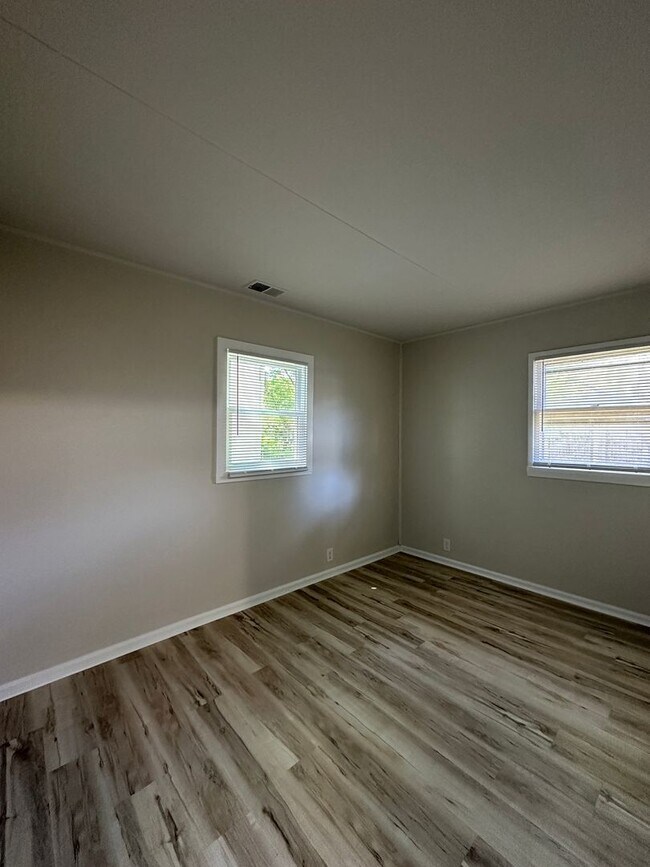 Building Photo - 2101 S Pershing Dr