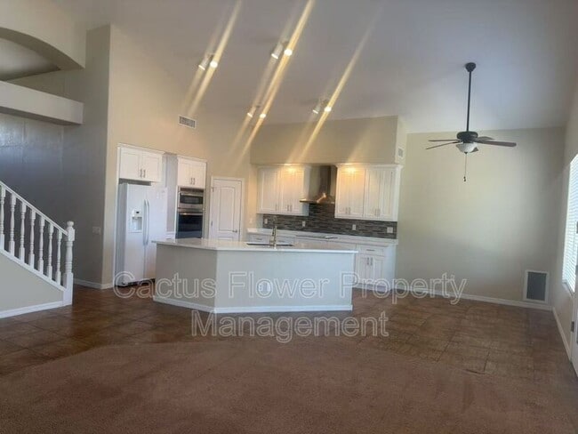 Building Photo - 749 E La Costa Dr