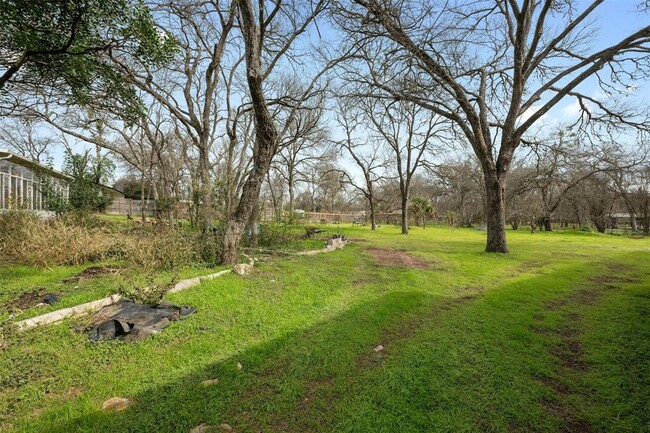 Building Photo - 7 Lone Oak Trail