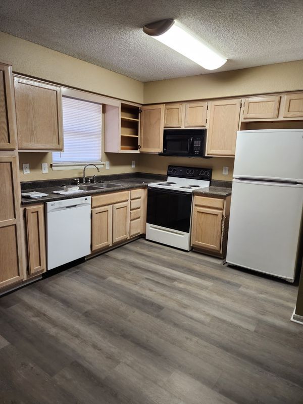 Building Photo - 931 Mulberry St