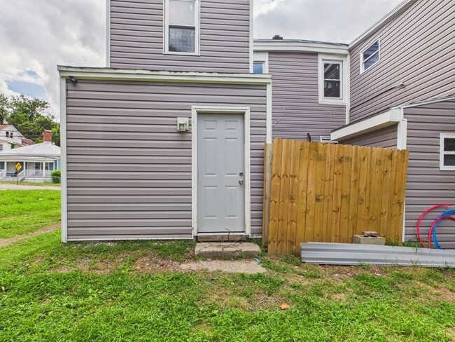 Building Photo - 529 Harrison St