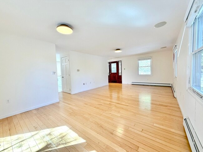 Building Photo - 6 Larch St