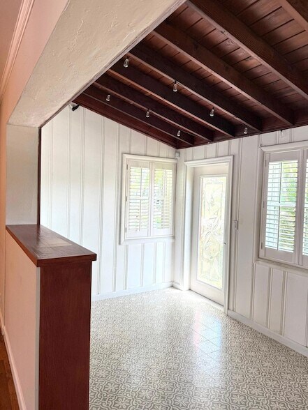 Building Photo - 1527 Mayo St