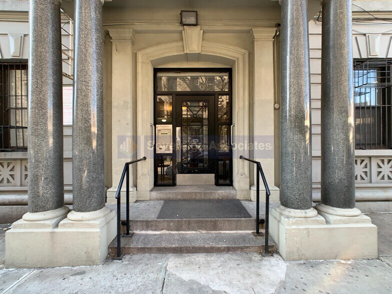 Building Photo - 12 Pinehurst Ave