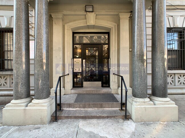 Building Photo - 12 Pinehurst Ave