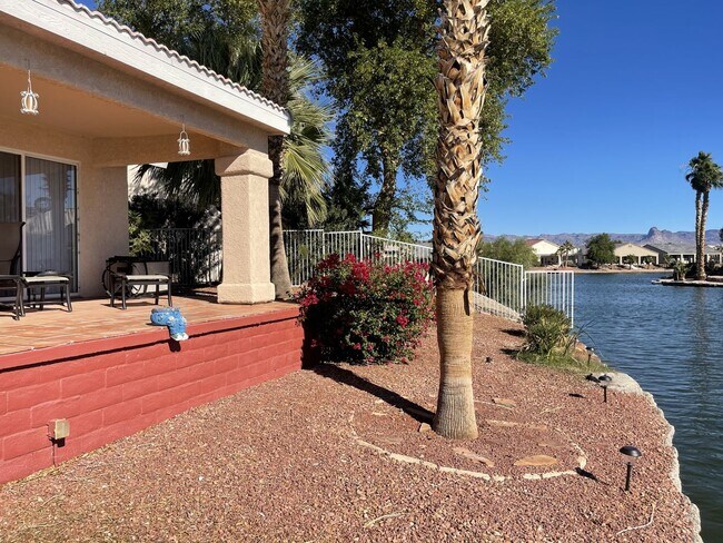 Building Photo - Fully Furnished Lakefront Short-Term Renta...