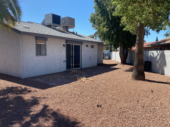 Building Photo - SUPER CUTE 2bed/2bath in Apache Junction!