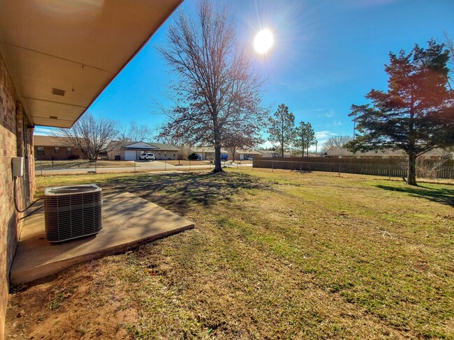 Building Photo - 3 Bed brick home in Tecumseh