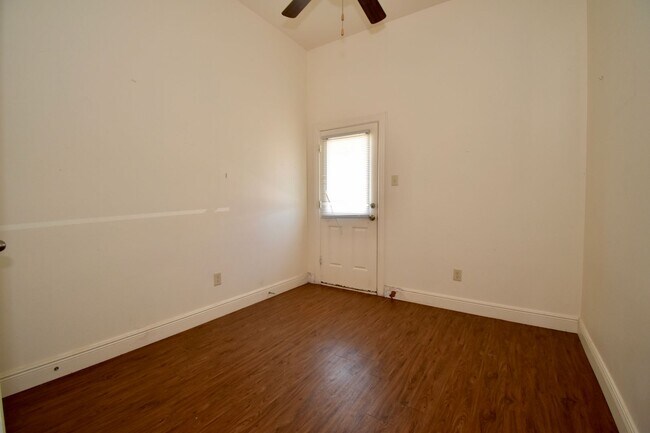 Building Photo - Pine Grove Apartments