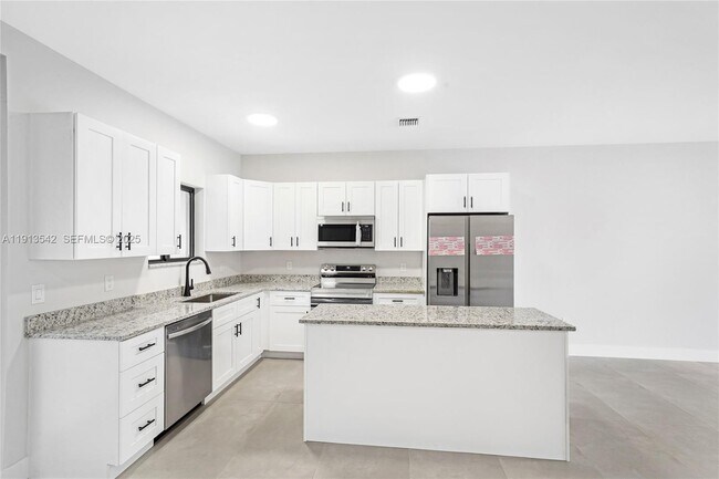 Building Photo - 4309 E 8th Ct