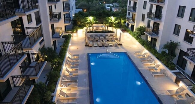 Building Photo - 301 Altara Ave