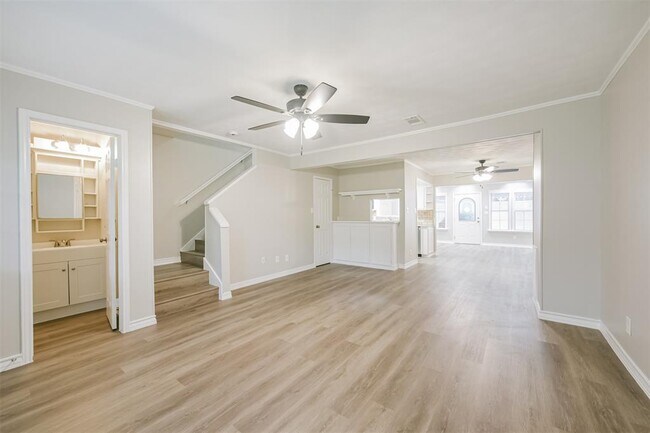 Building Photo - 433 Sunset Dr