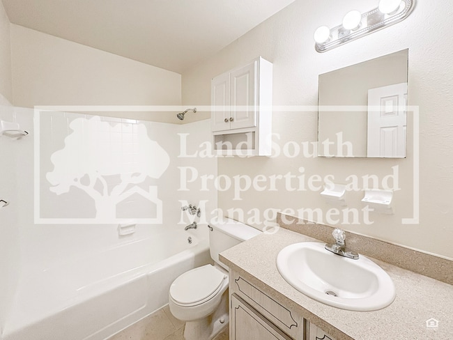 Building Photo - 725 E Lime St