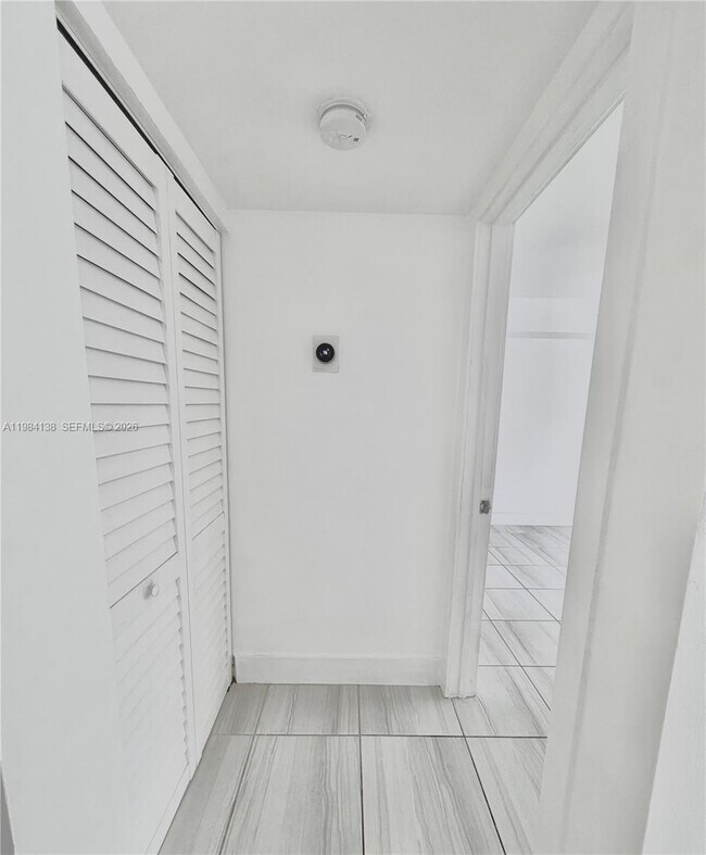 Building Photo - 650 S Park Rd