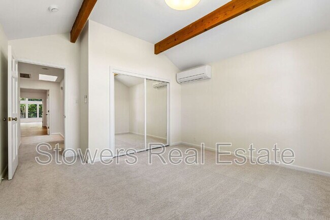 Building Photo - 1121 Douglas Ct