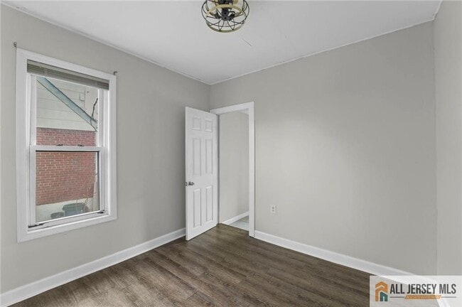 Building Photo - 56 Caroline Ave