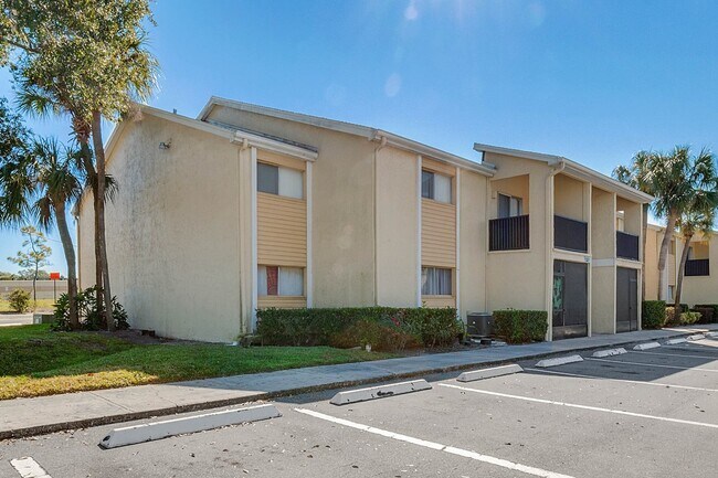 Building Photo - 902 Lake Destiny Rd