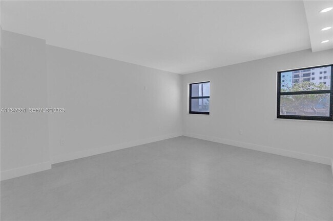 Building Photo - 1201 S Ocean Dr