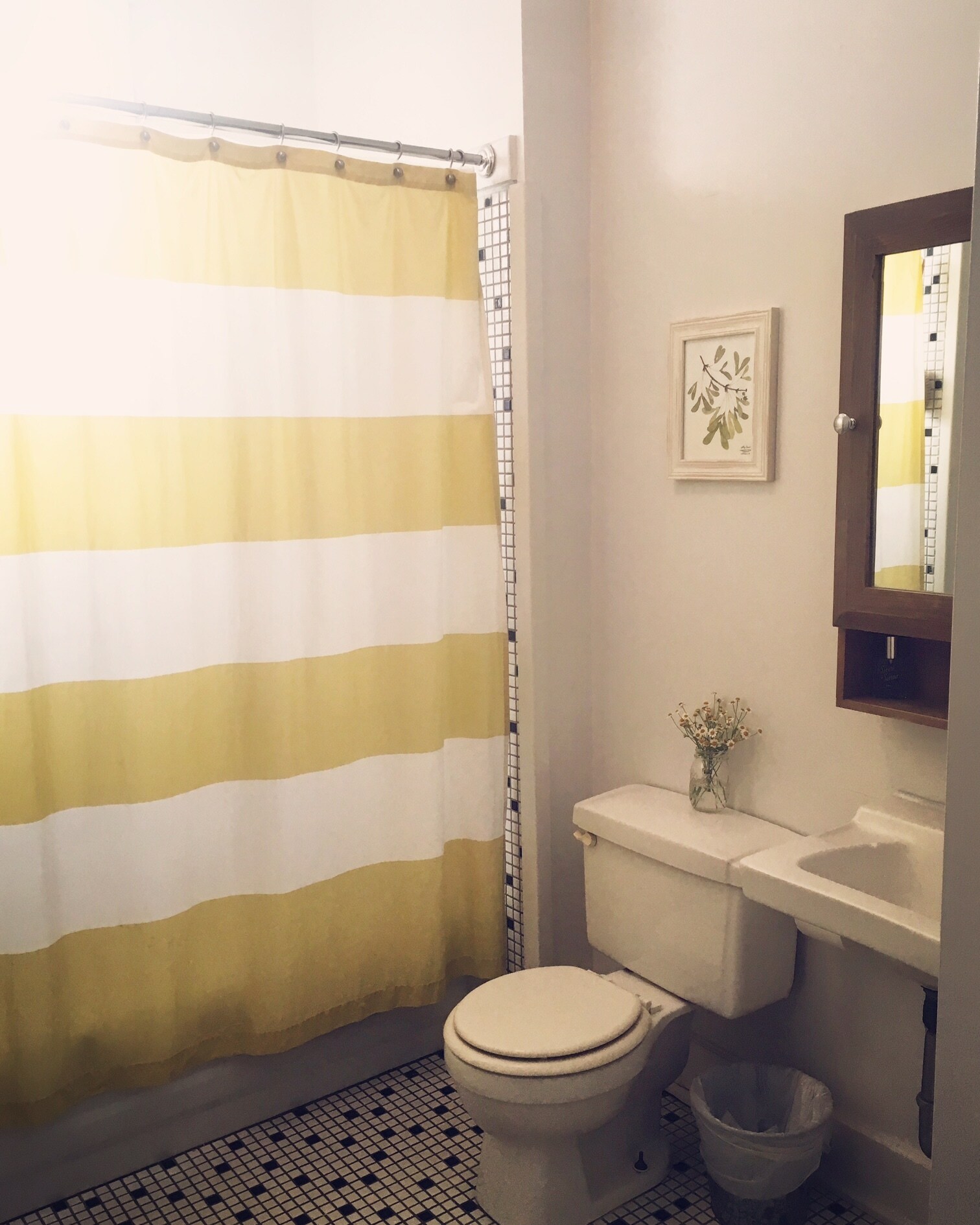 Building Photo - 2558 W Iowa St