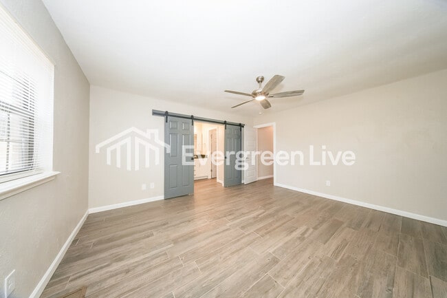 Building Photo - 14411 Autumn Dr