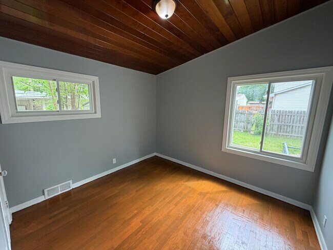 Building Photo - 1863 Hosler St