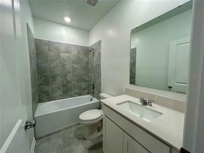 Building Photo - 2943 Savoir