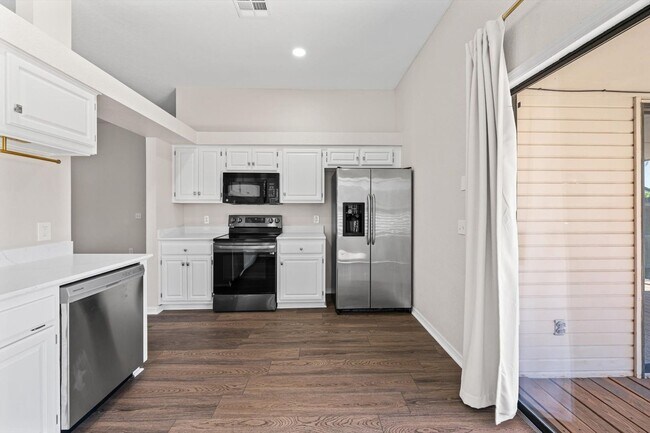 Building Photo - Two reasons to stop scrolling: the schools and the bathrooms. 3/2/2 Home in Putnam City Northaven...