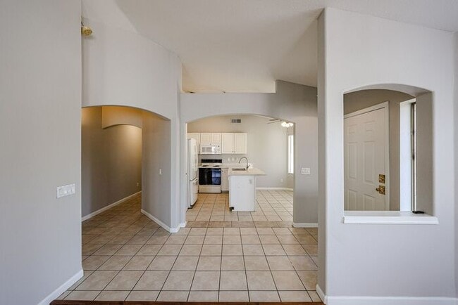Building Photo - 3 Bed, 2 bath single level home in great C...