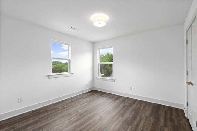 Building Photo - Four Bedroom in Madison TN