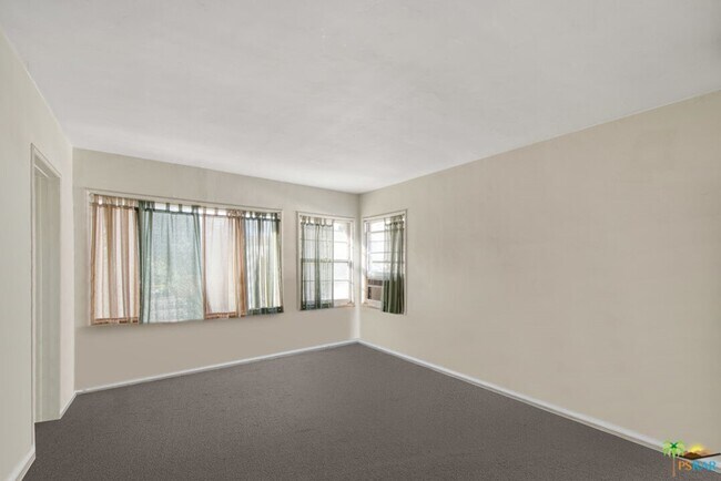 Building Photo - 508 N Avenue 66
