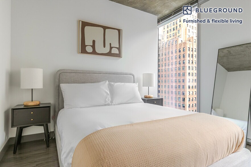 Building Photo - 215 W Lake St