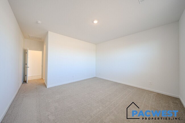 Building Photo - Your new home for lease!