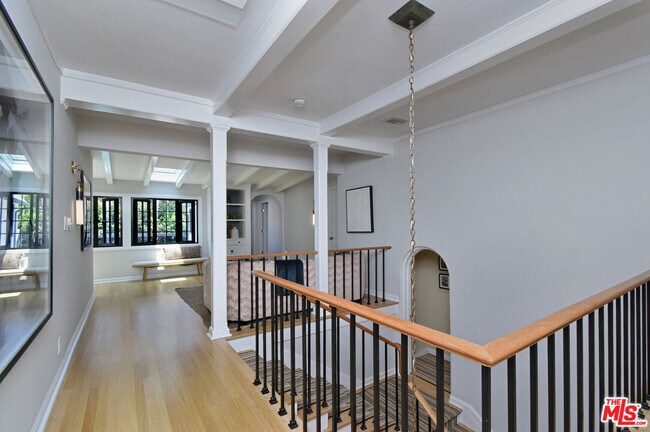 Building Photo - 5005 Los Feliz Blvd